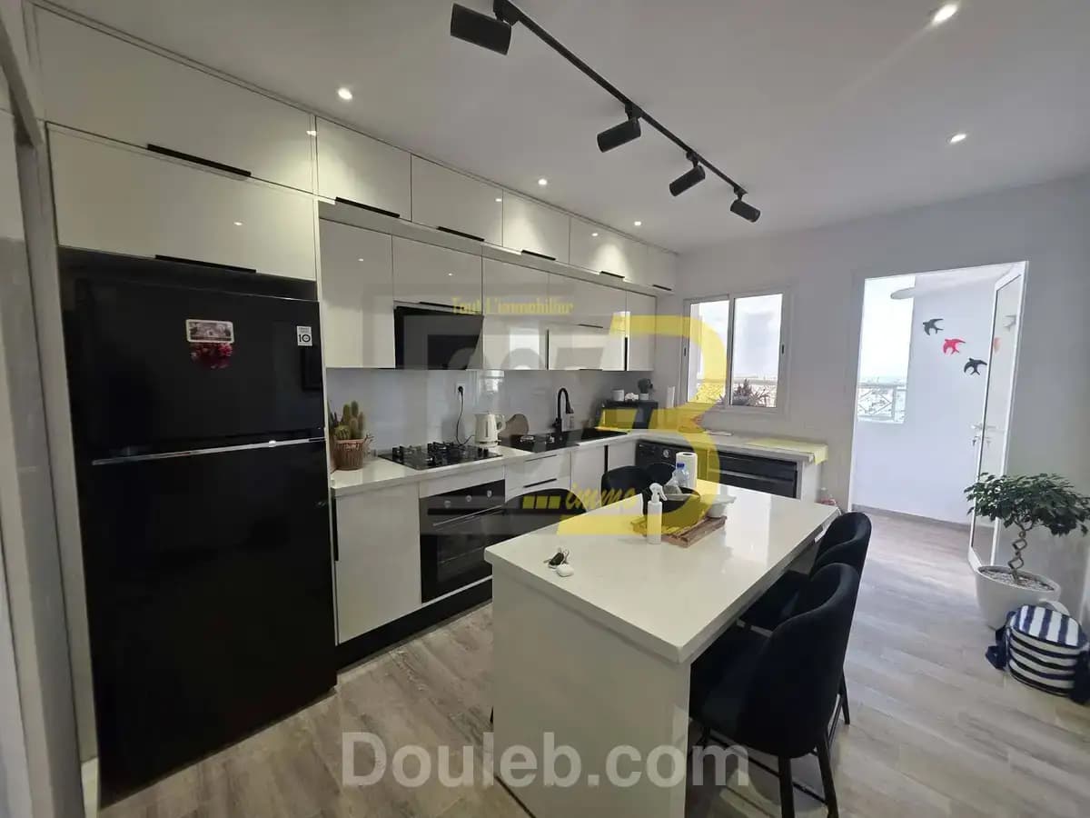 Un appartement s3 retapé à cité ennasr à Tunis