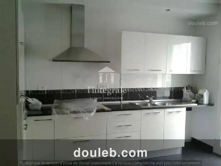 Superbe triplex s4 très haut standing avec jardin à Tunis