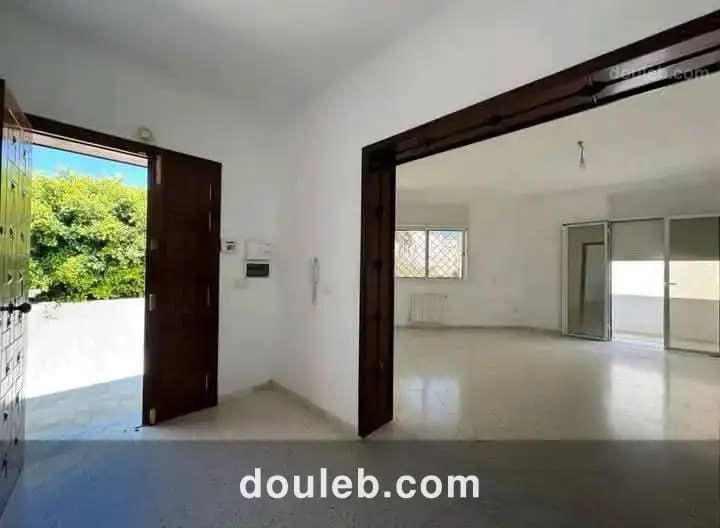 Rdv d'une villa s 3 jardin d'el manzeh 2 à Tunis
