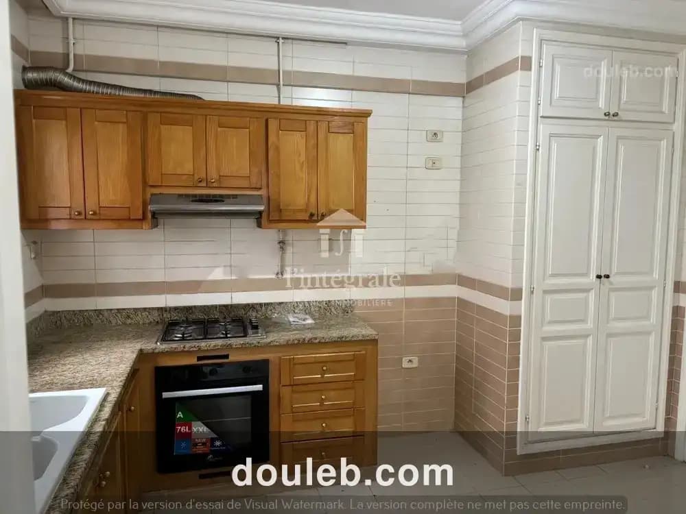 Bel s2 avec place parking et cellier à Tunis