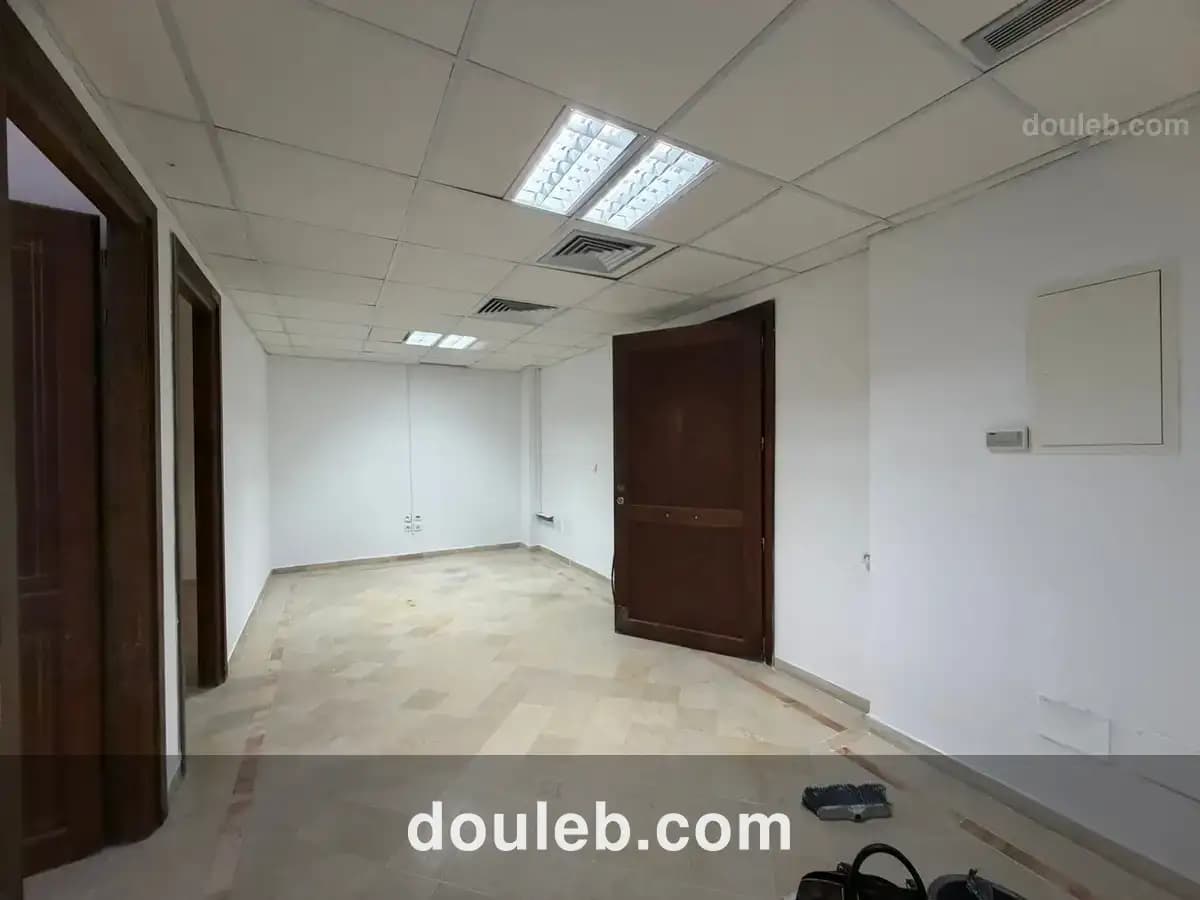 Bureau h4 1750 d borj baccouche à Tunis