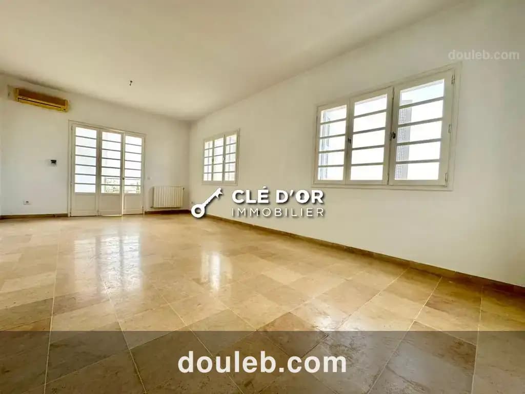 Un charmant duplex s3 situe au lac1 à Tunis