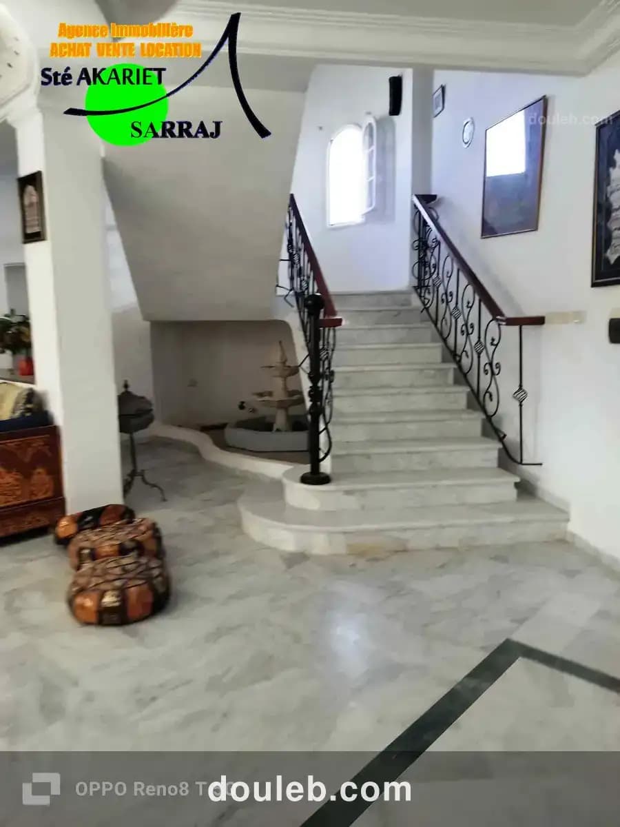 Superbe villa fait le coin à khzema est à Tunis