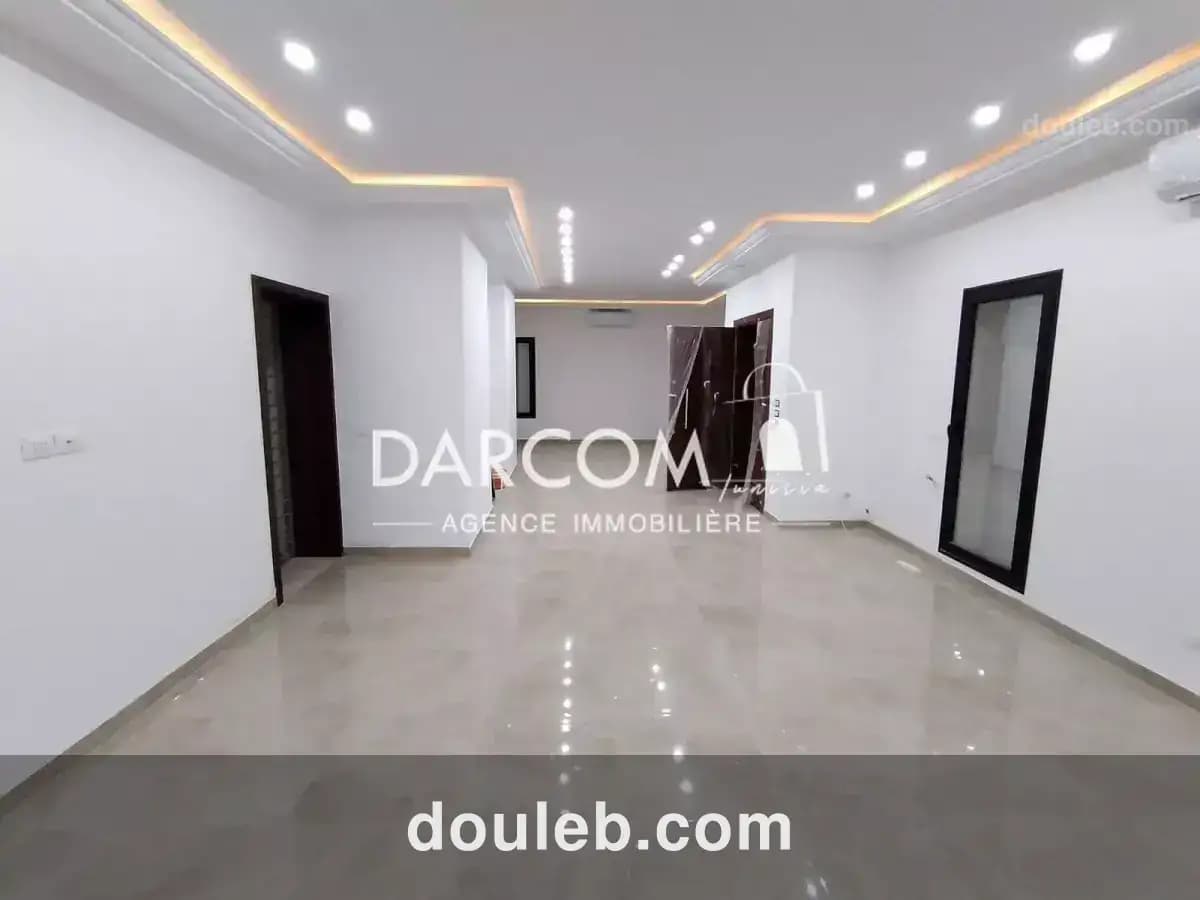 Villa avec piscine chotrana à Tunis