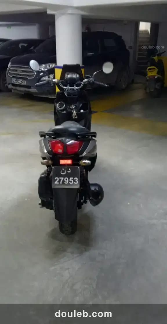 Yamaha tmax 125 presque neuf à Tunis