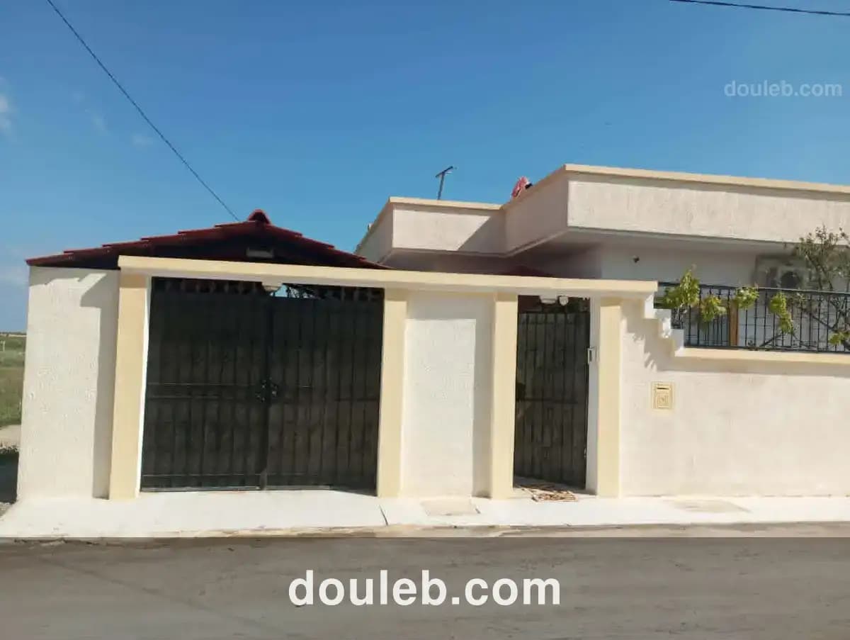 Av villa pas loin de la mer à hammamet sud à Tunis