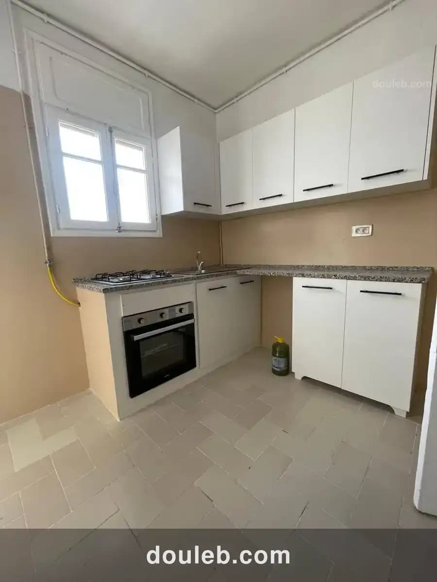 Joli appartement s3 rénové et lumineux à Tunis