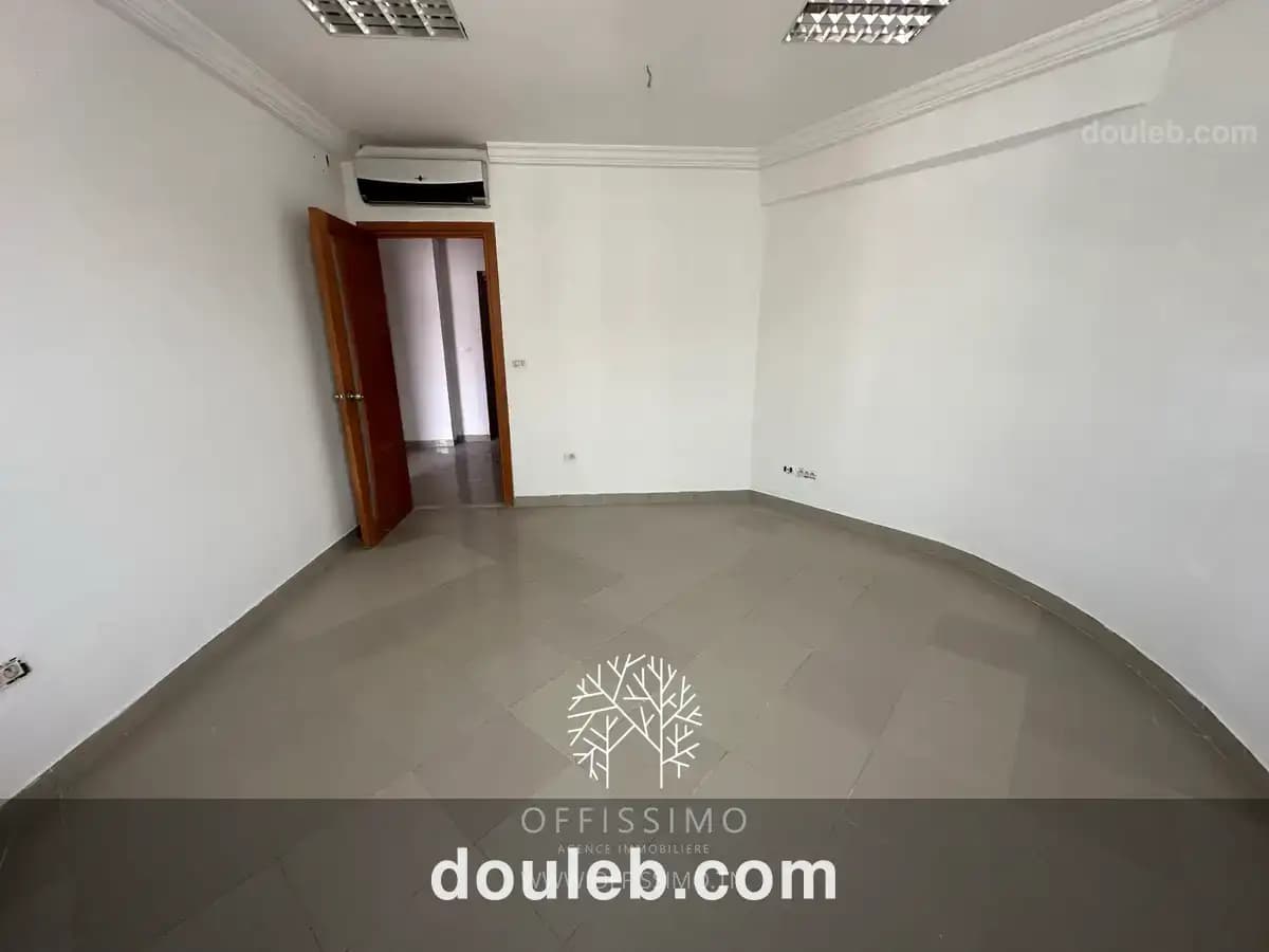 Bureau 3 pieces lac 3 à Tunis