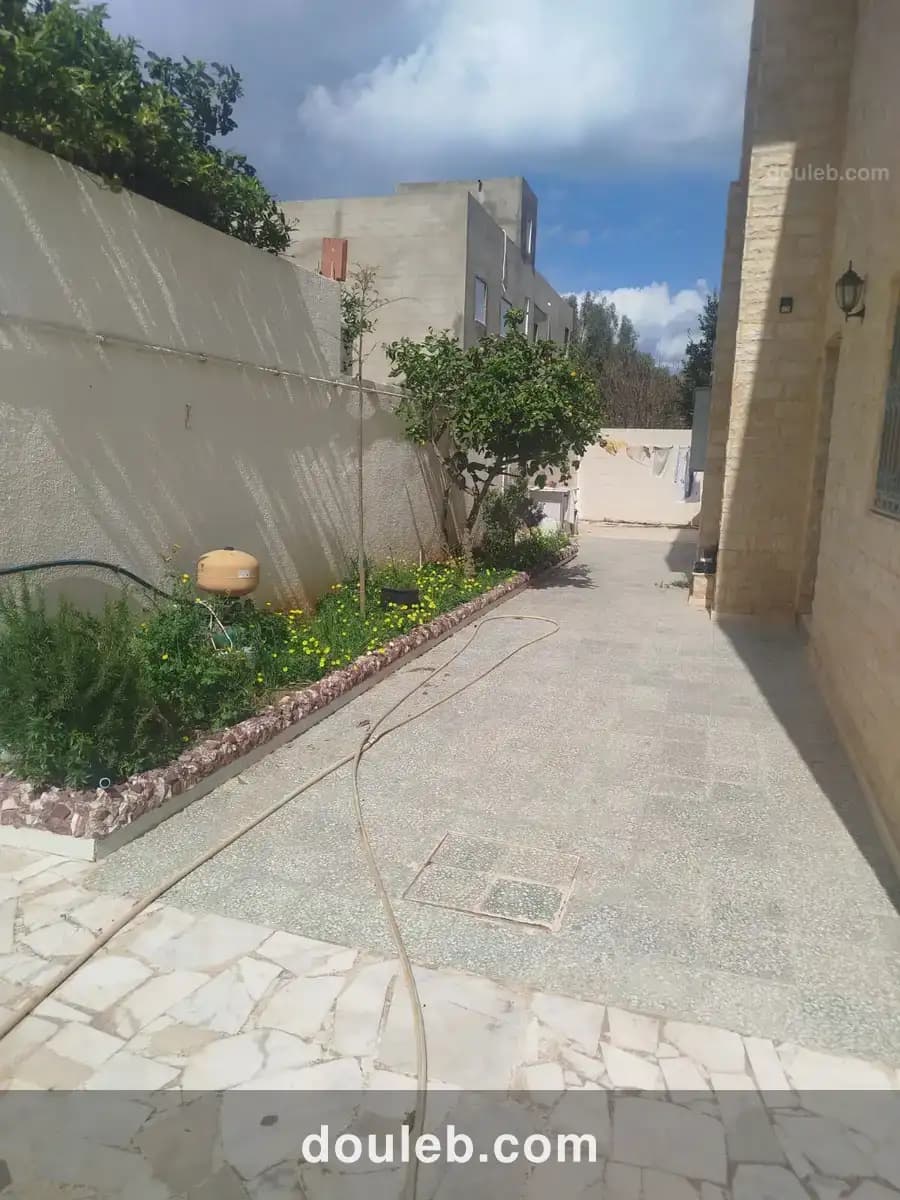 Duplex coté mg à Tunis