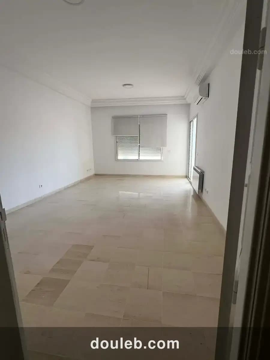 Bureau hall et 6 pièces au lac 2 à Tunis