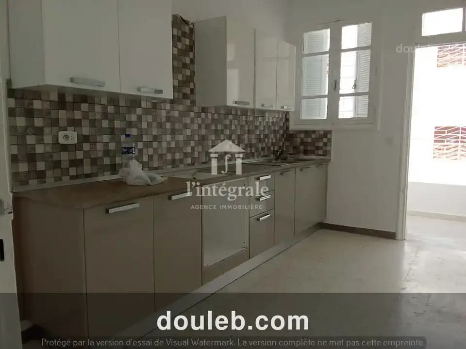 Bel étage de villa s3 à Tunis