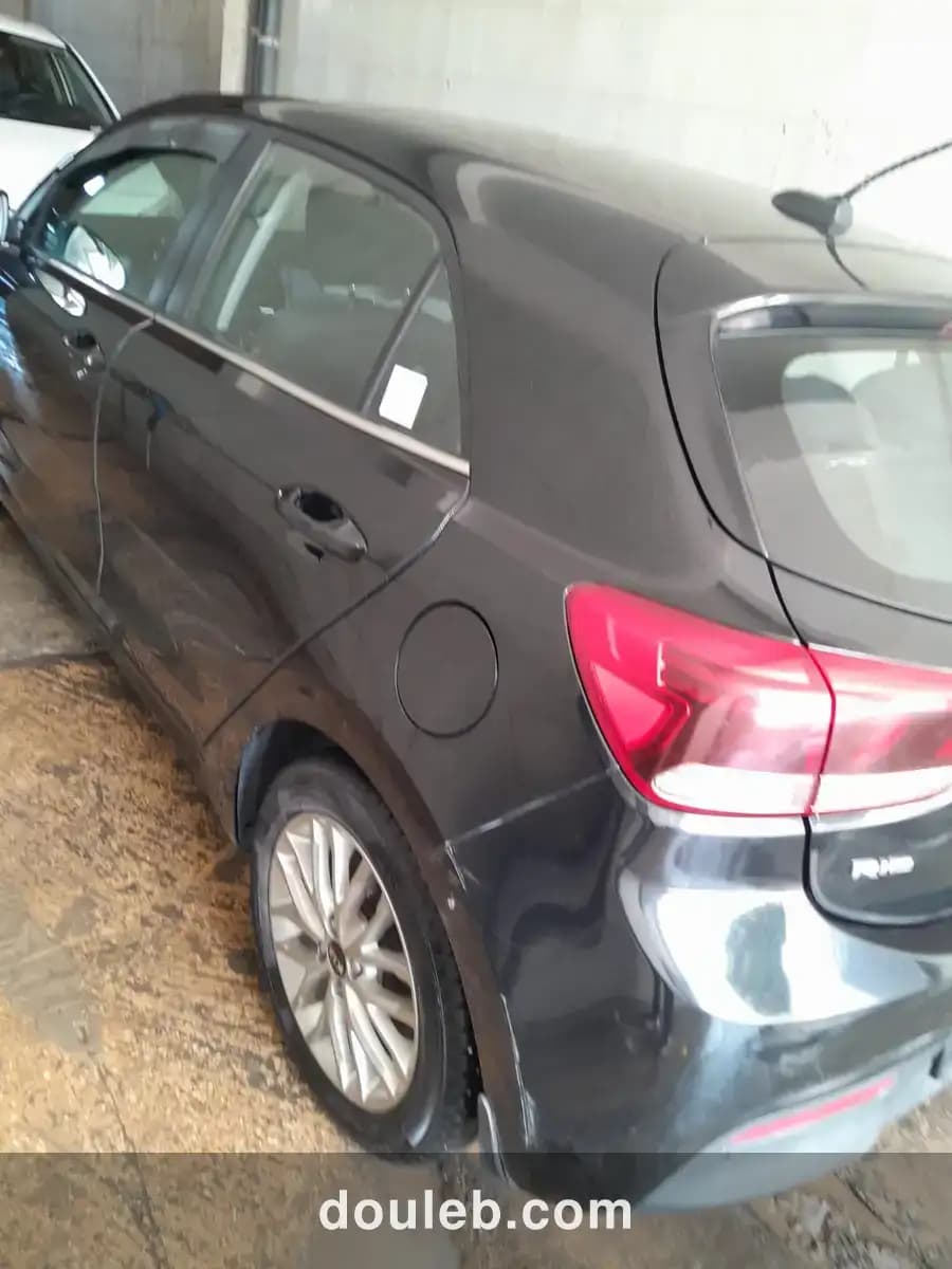 Kia rio sedan à Tunis