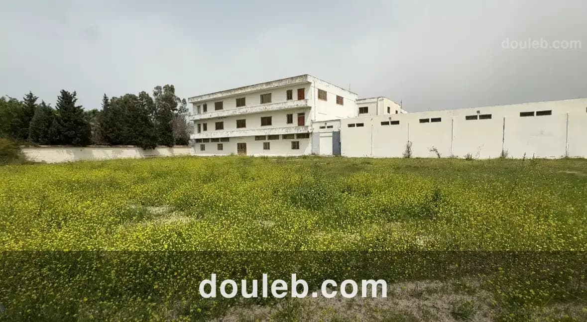 Terrain 1 594 sur avenue principale soliman à Tunis