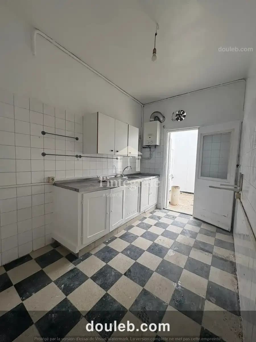 Triplex s4 avec un garage à Tunis