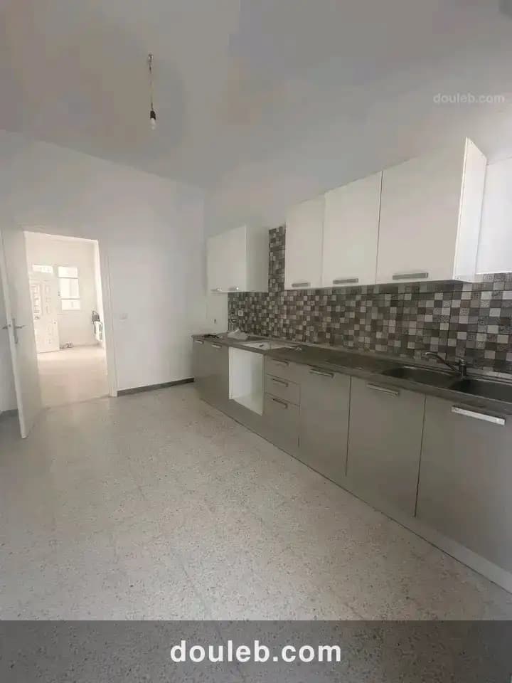 Étage d'une villa s 3 menzah 7 à Tunis