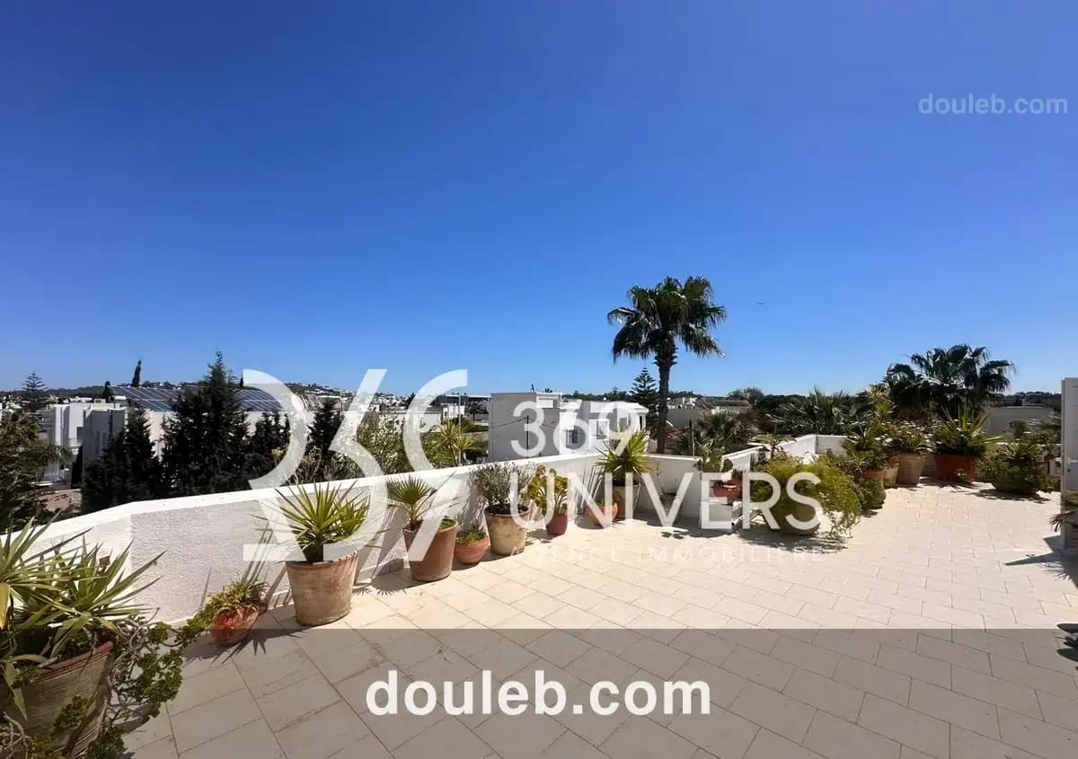 Etage meublé avec terrasse à la marsa à Tunis