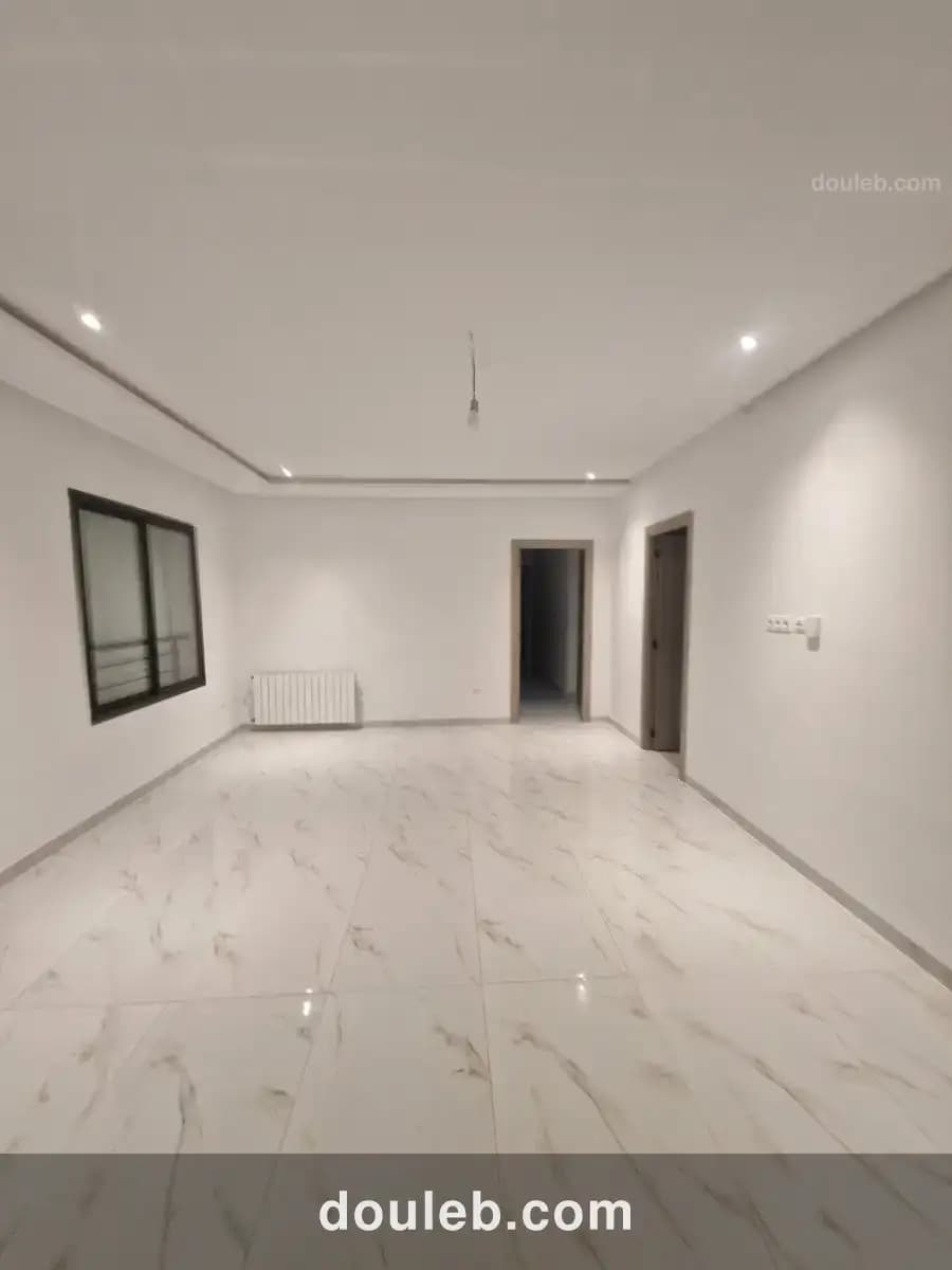 S3 haut standing avec terrasse coté salim school à Tunis