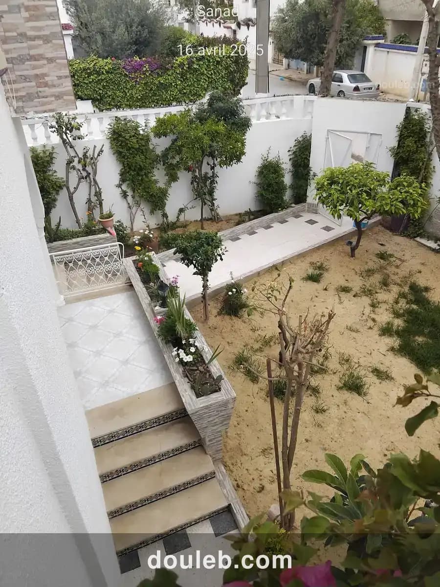 Grande villa 2 niveaux carthage birsa à Tunis