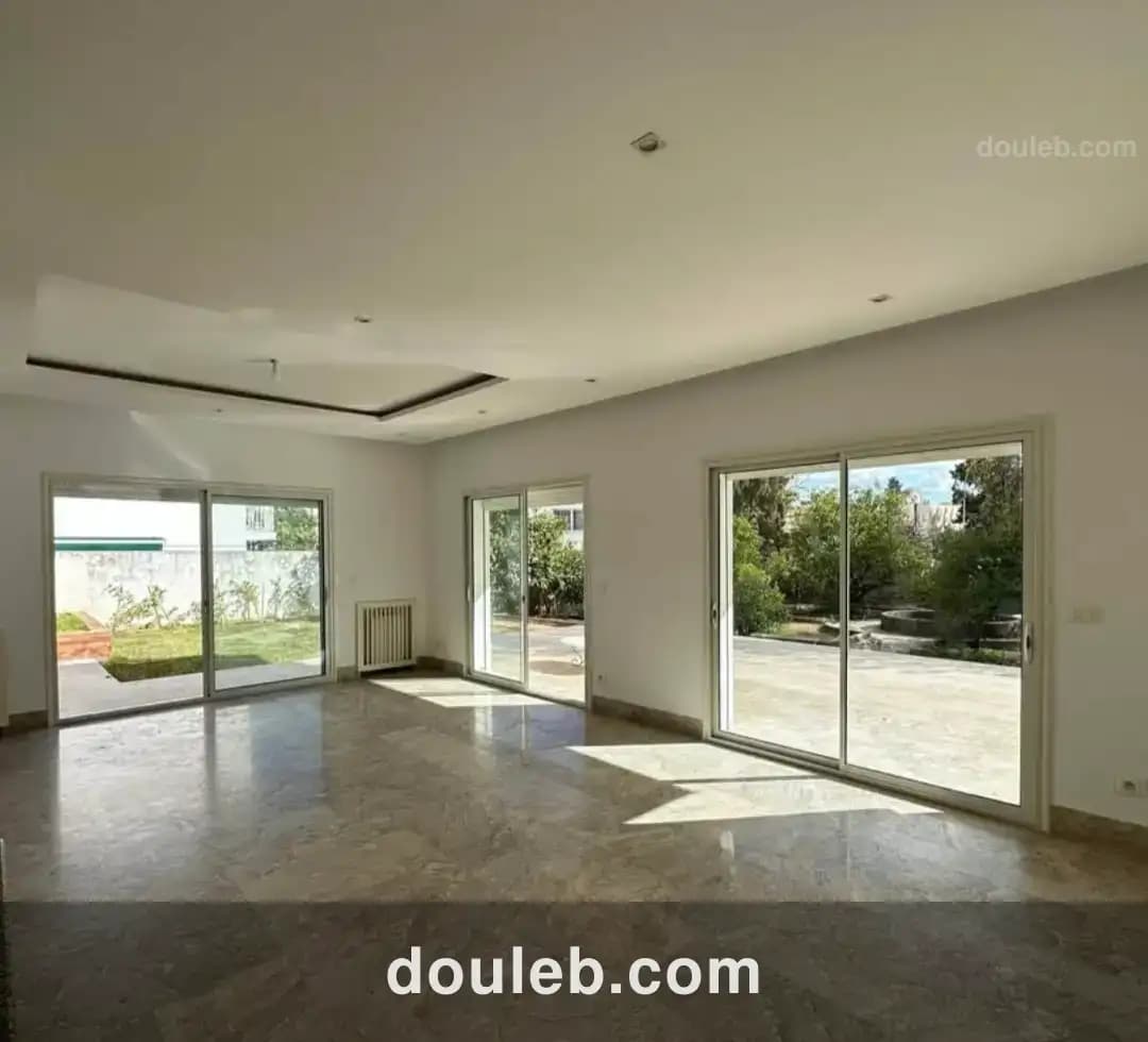 Villa moderne à mutuelle ville à Tunis