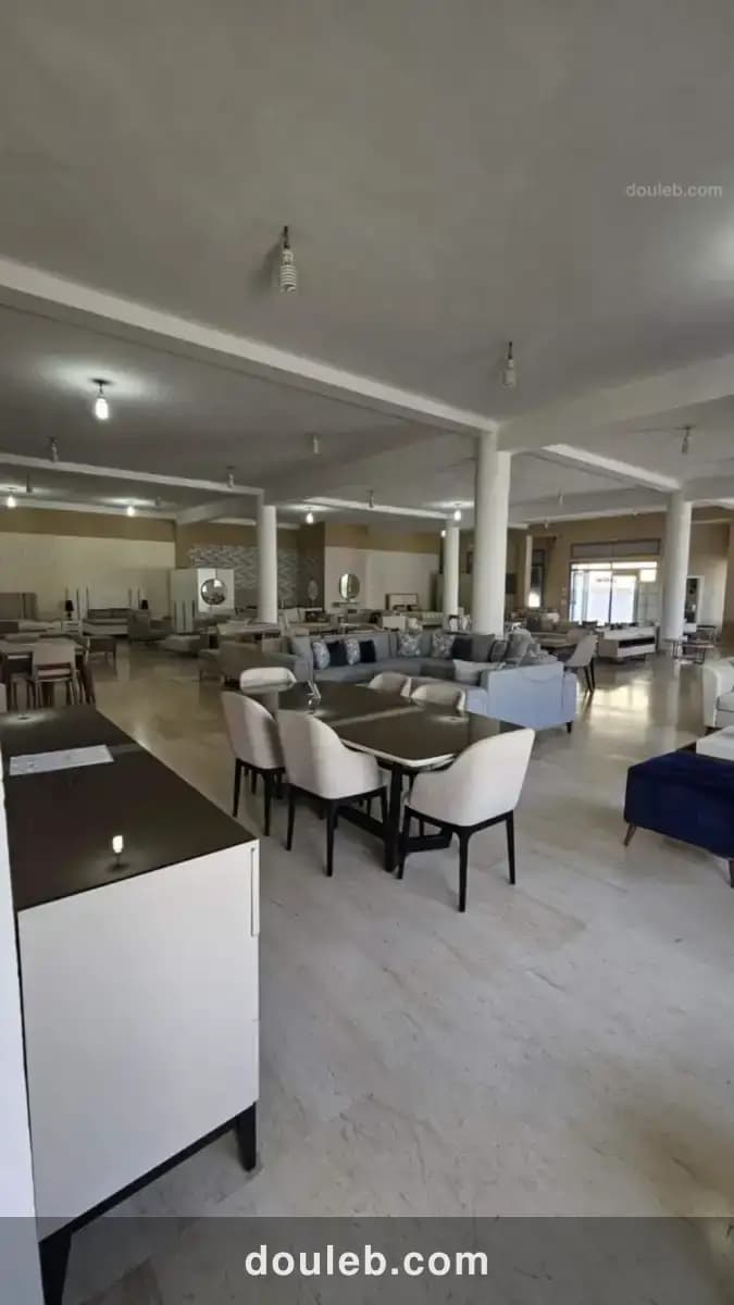 Grand showroom mnihla à Tunis