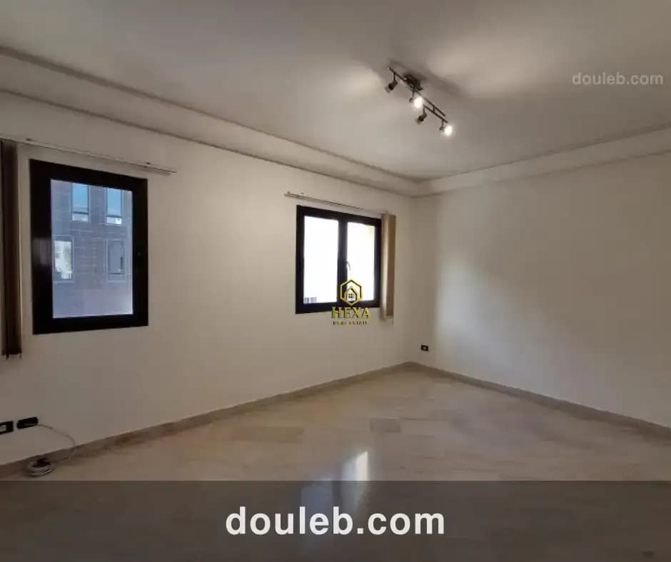 Hall 2 au lac 1 avec balcon à Tunis