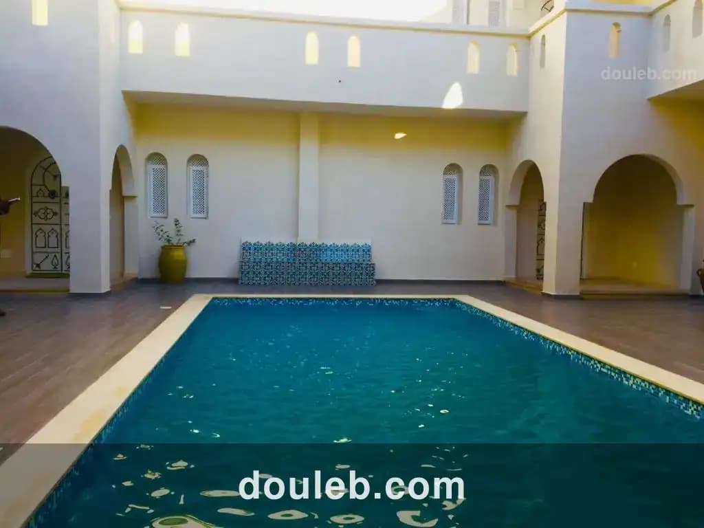 Bien à l'année à Tunis