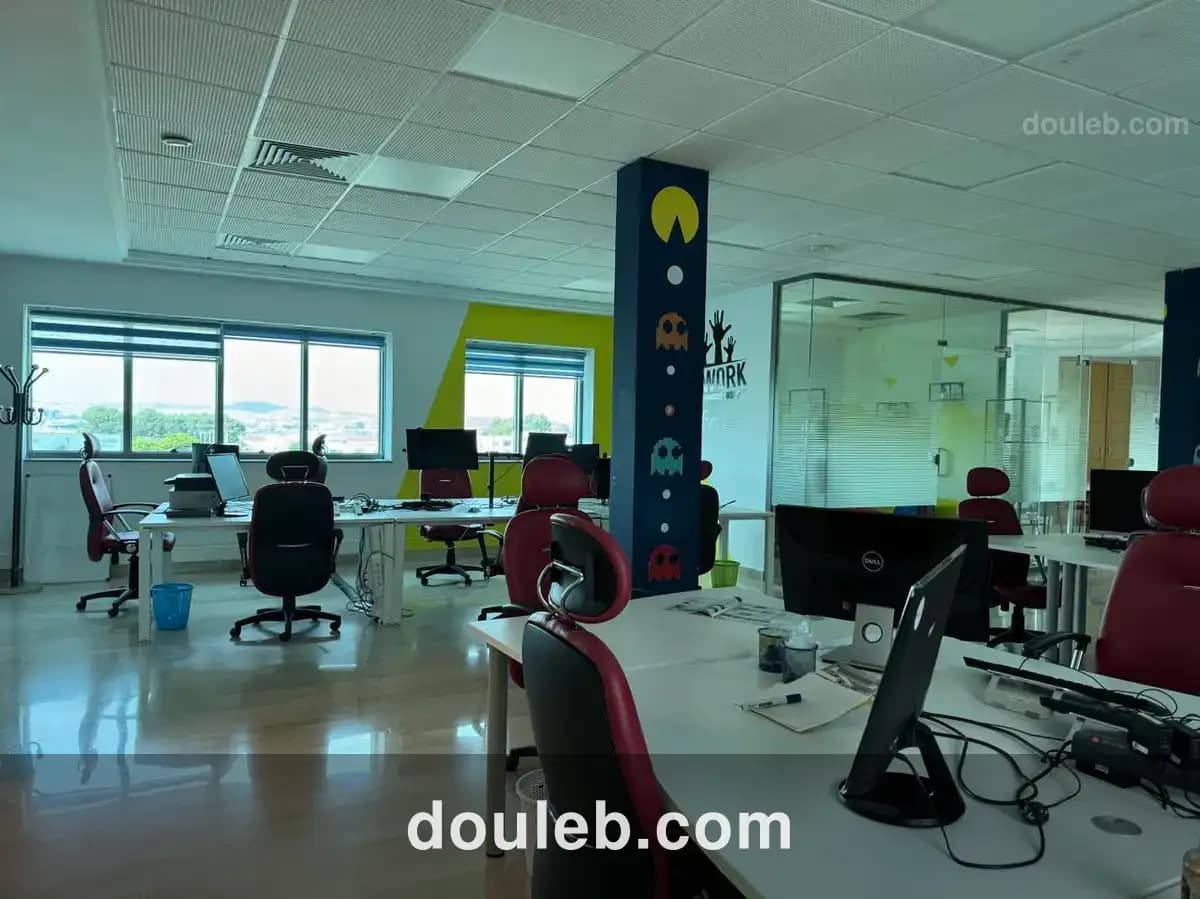 Très joli bureau 258 m2 au lac avec vu aéroport à Tunis