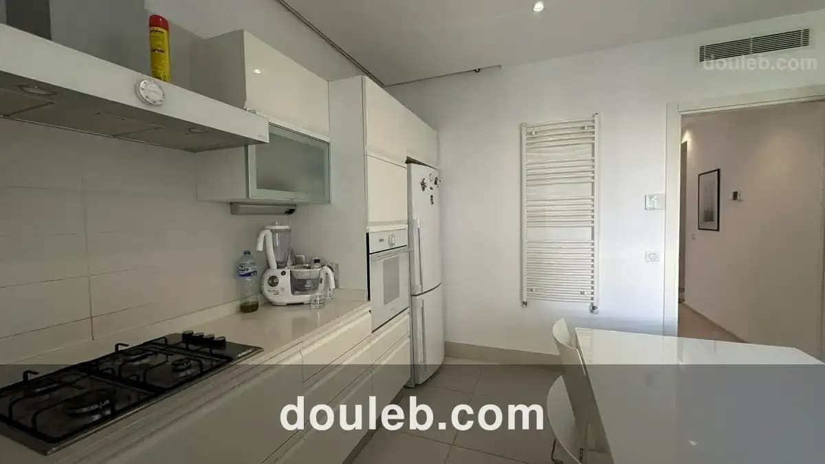 S2 meublé avec place de parking au lac 2 à Tunis