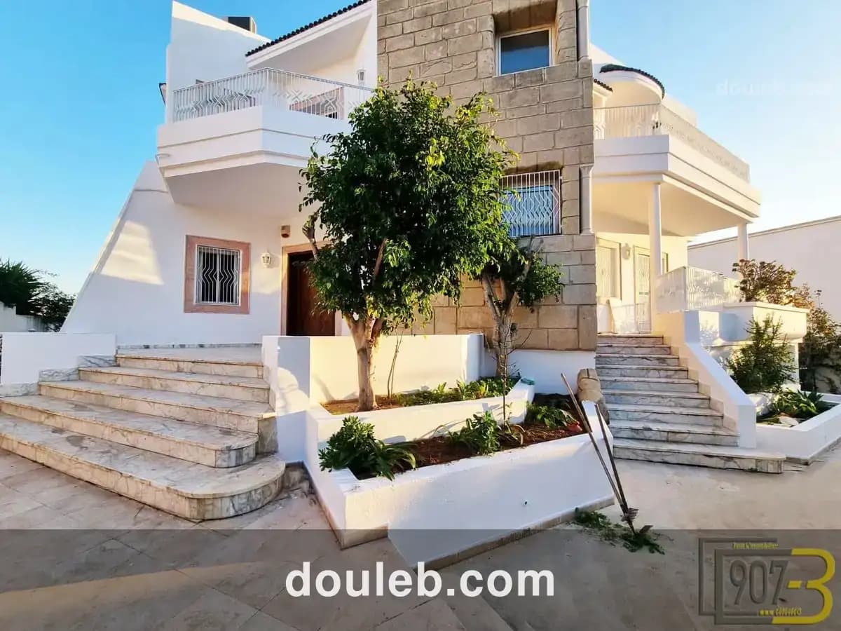 Une villa sur deux niveaux à ennasr à Tunis