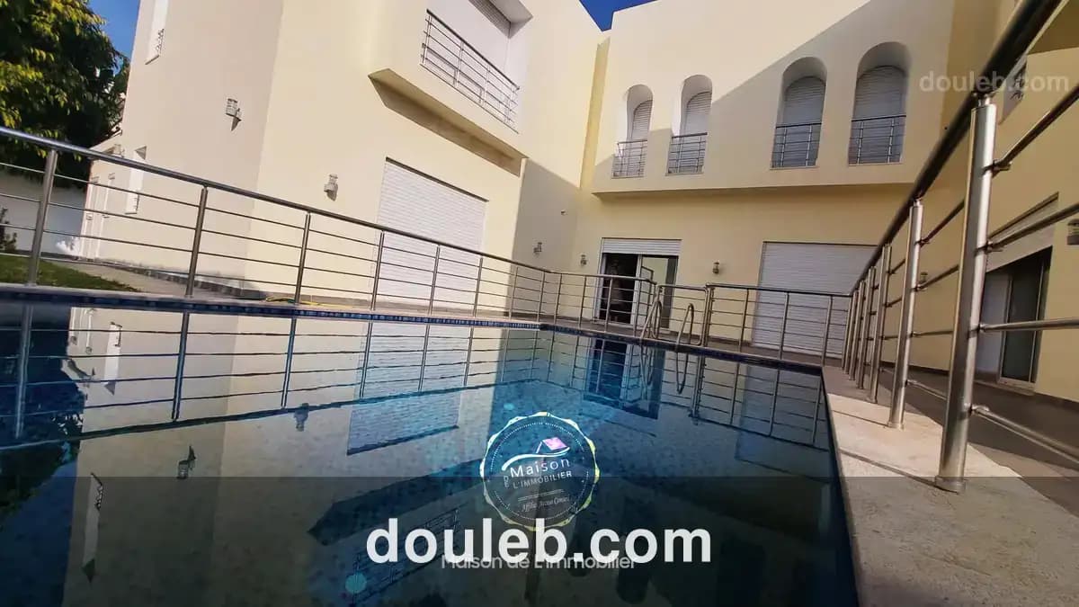 Villa de maitre au lac 2 à Tunis
