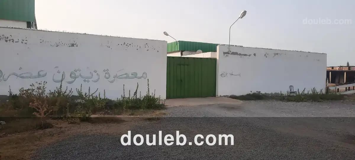 Local industriel huilerie dépôt à Tunis