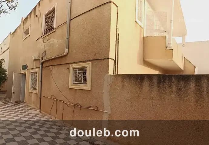 Villa 2 étages au mourouj 3 à Tunis
