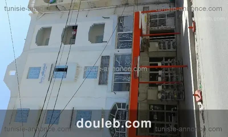 Immeuble foyer privé avec commerces à Tunis