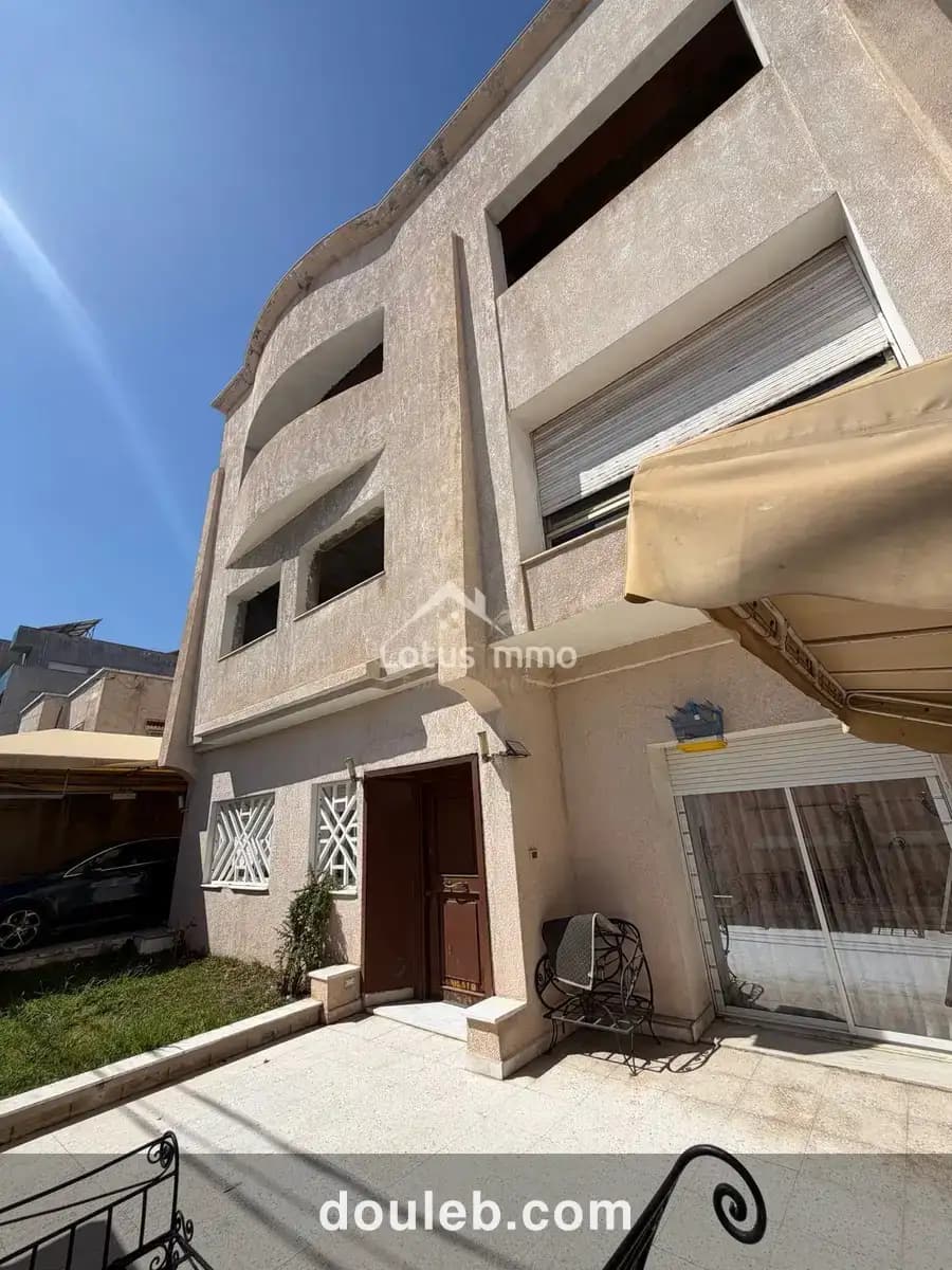 Immeuble sur avenue taieb mhiri ariana à Tunis