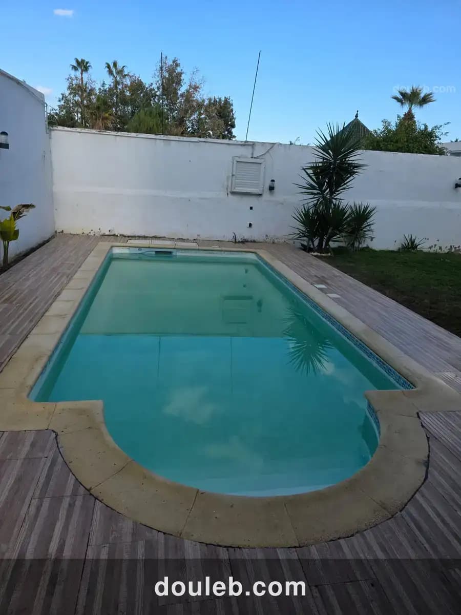 Villa spacieuse à chotrana 2 à Tunis
