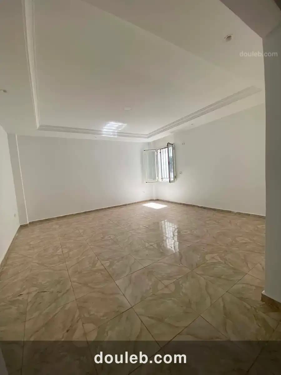 Un grand s plus 1 propre à Tunis