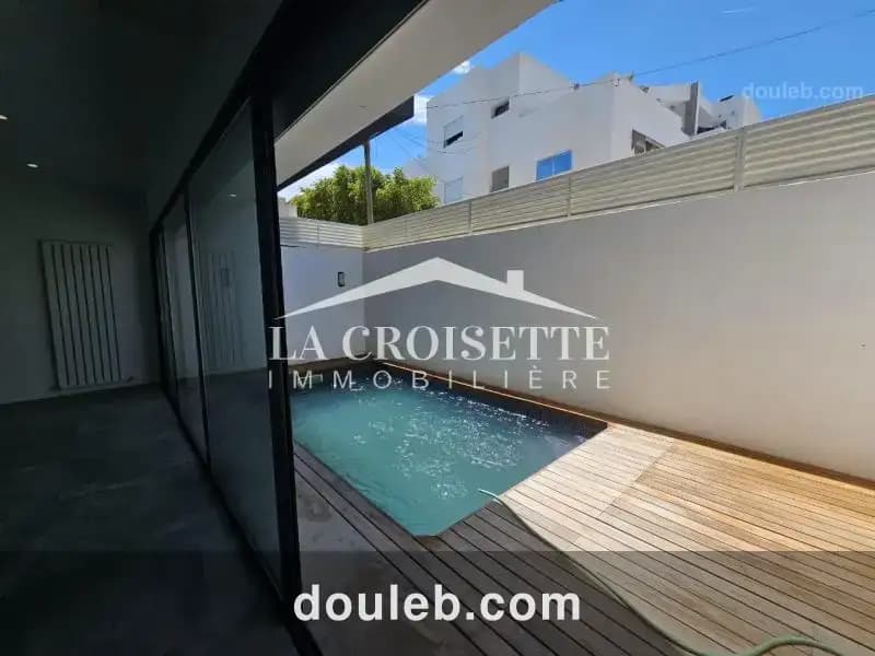 Triplex s5 avec piscine à gammarth mdl0570 à Tunis