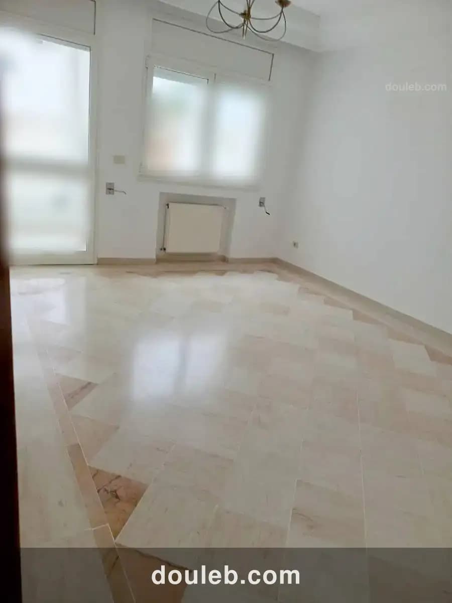 Ennasr 2 appt s2 bien situé 1100 dt à Tunis