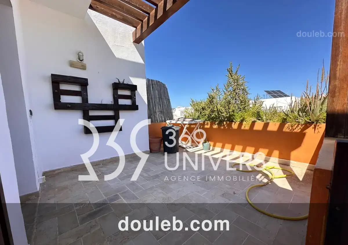 Appartement avec terrasse à la marsa ref ra167 à Tunis