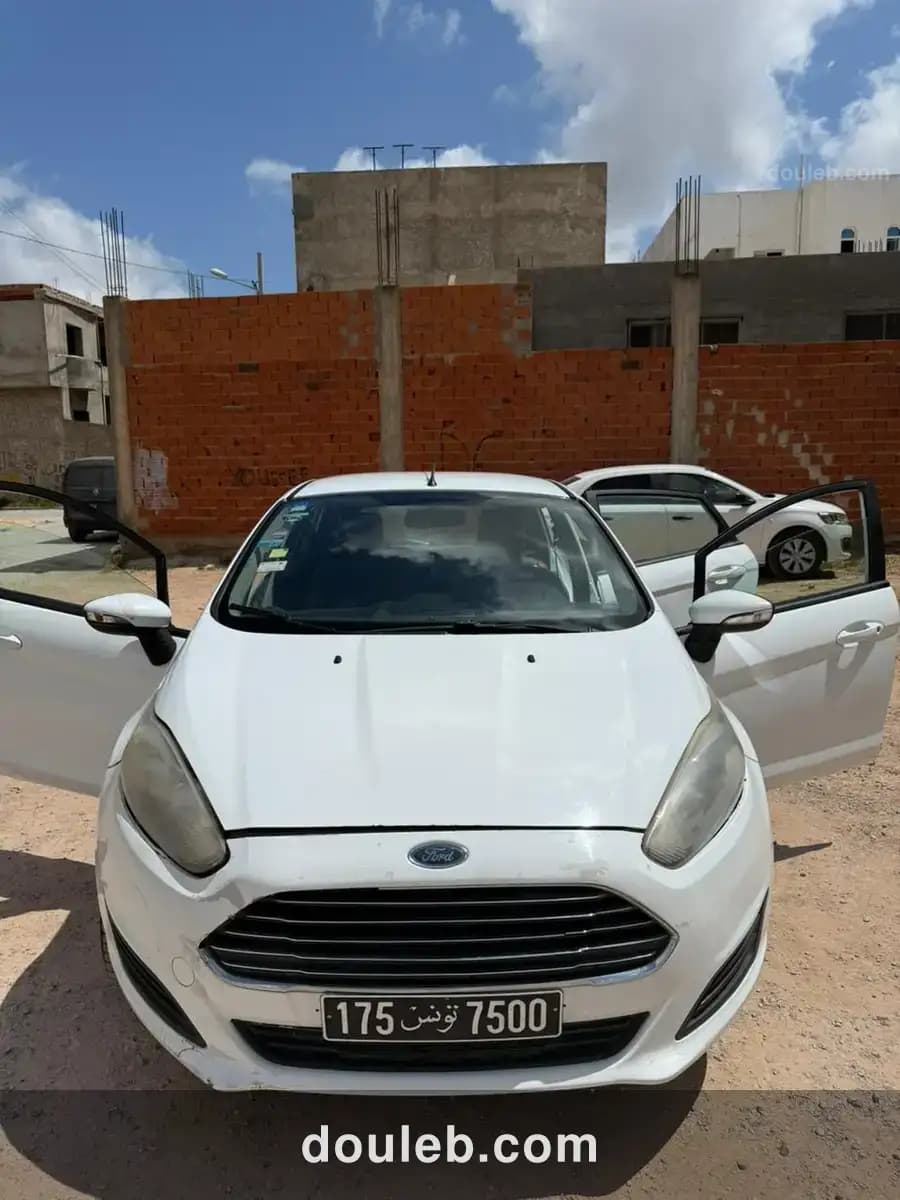 Ford fiesta titanium à Tunis