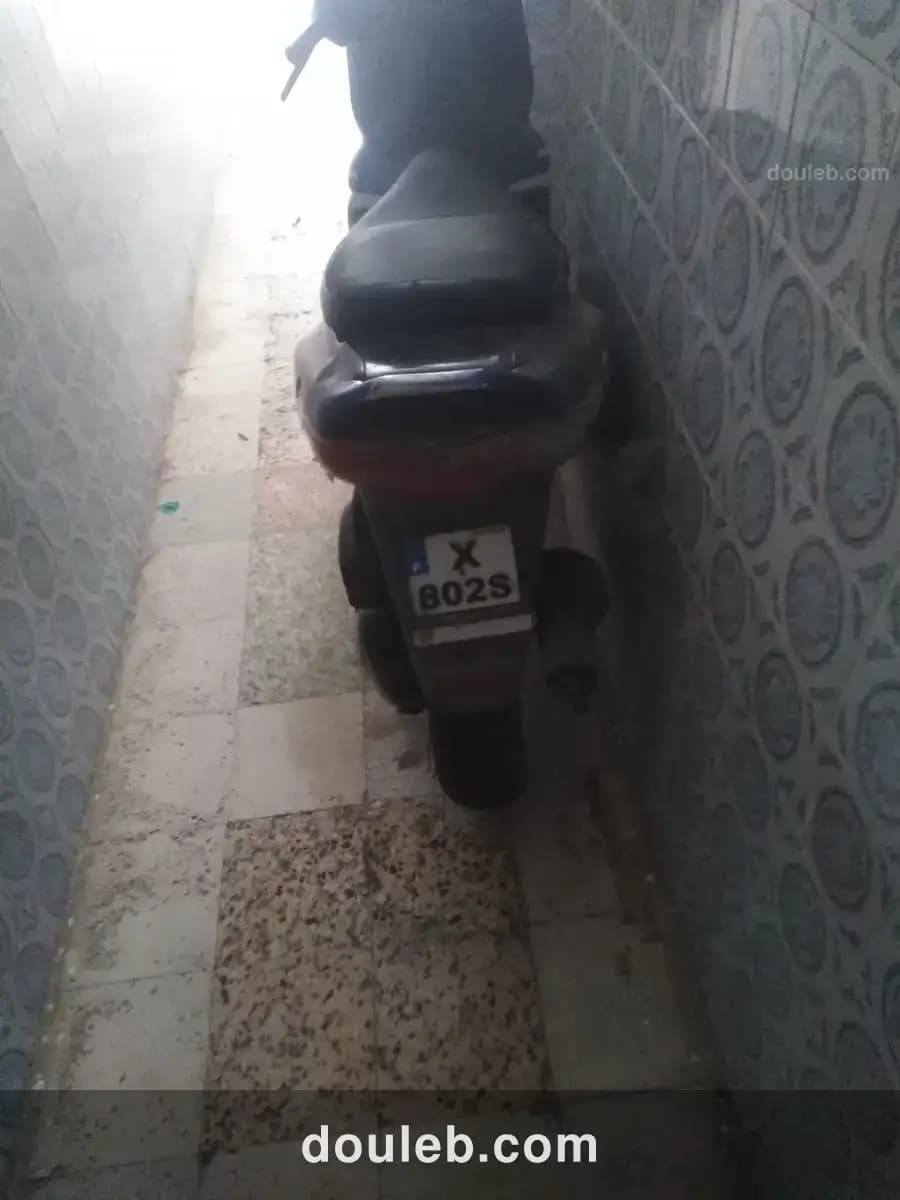 Moto nthifa à Tunis