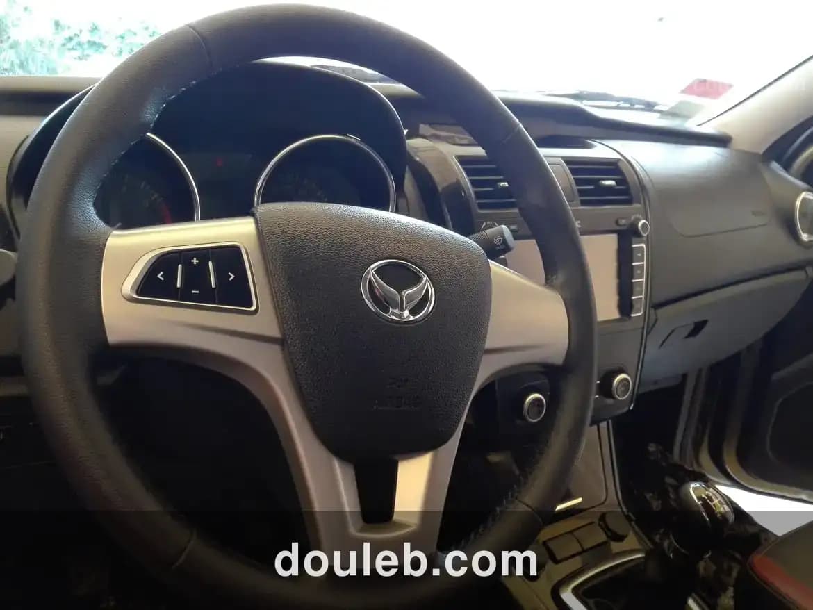 Voiture 7 places presque neuve à Tunis