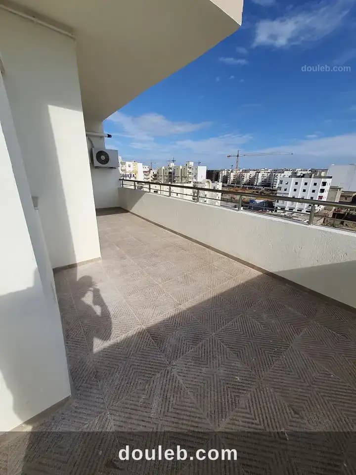 S plus un av belle terrasse à l'aouina - Miniature 5