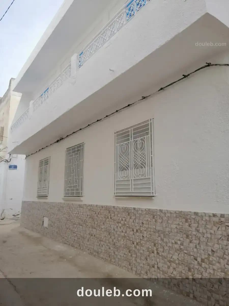 Grande batiment contient 2 maison s3 rc 1ere etage à Sousse