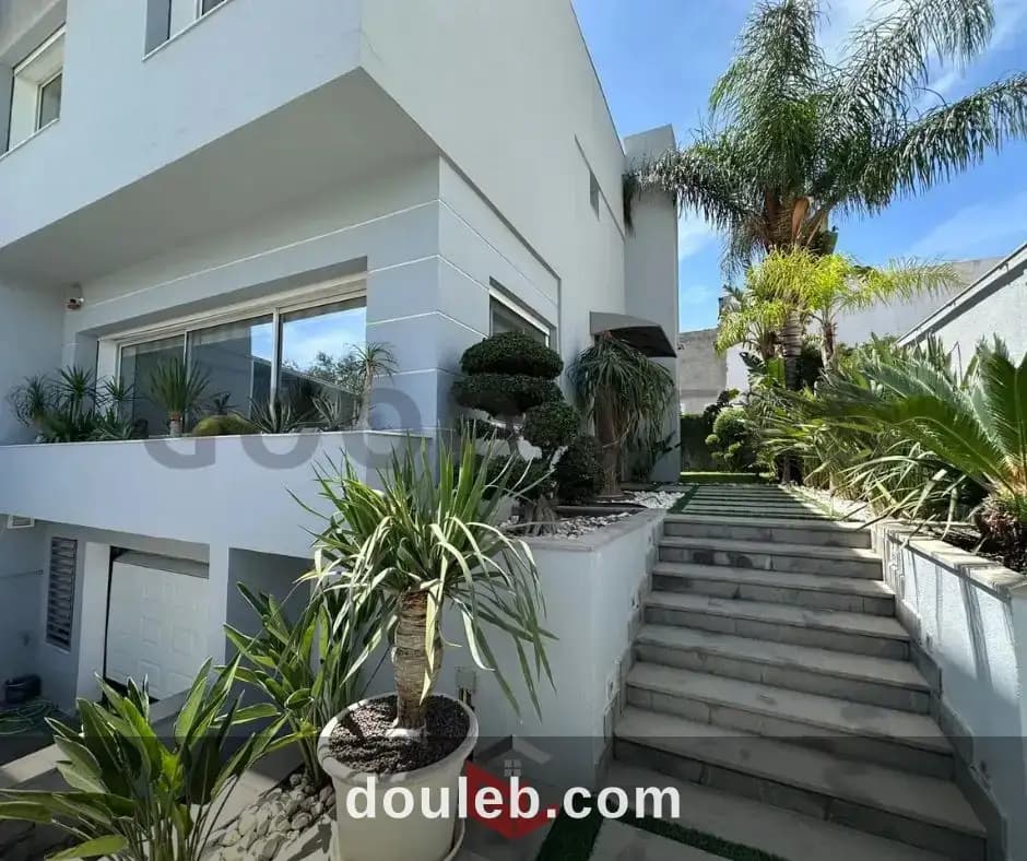 Villa en s3 meublée avec jardin au lac 2 à Tunis