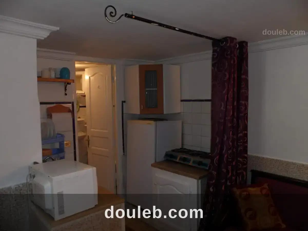 Un studio meublé par nuitée 60dt - Miniature 3