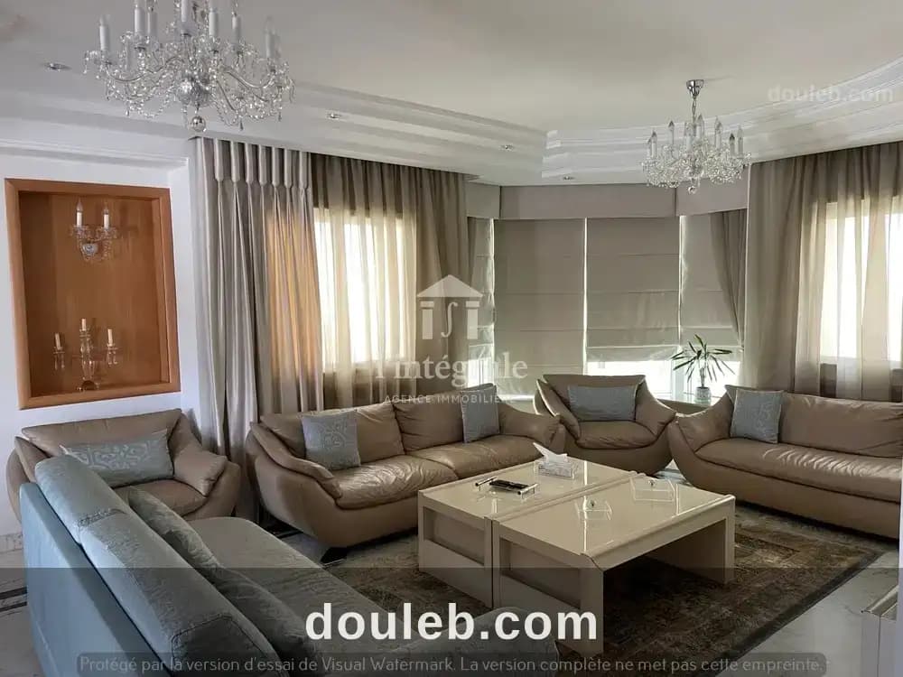 Penthouse meublé avec grande terrasse de 120m2 à Ariana