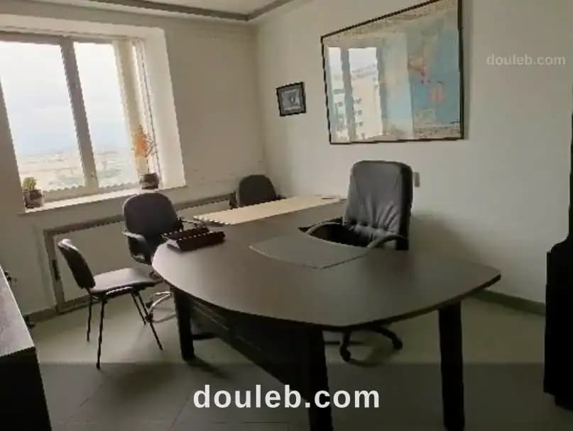 Bureau au cercle de bureau à Tunis