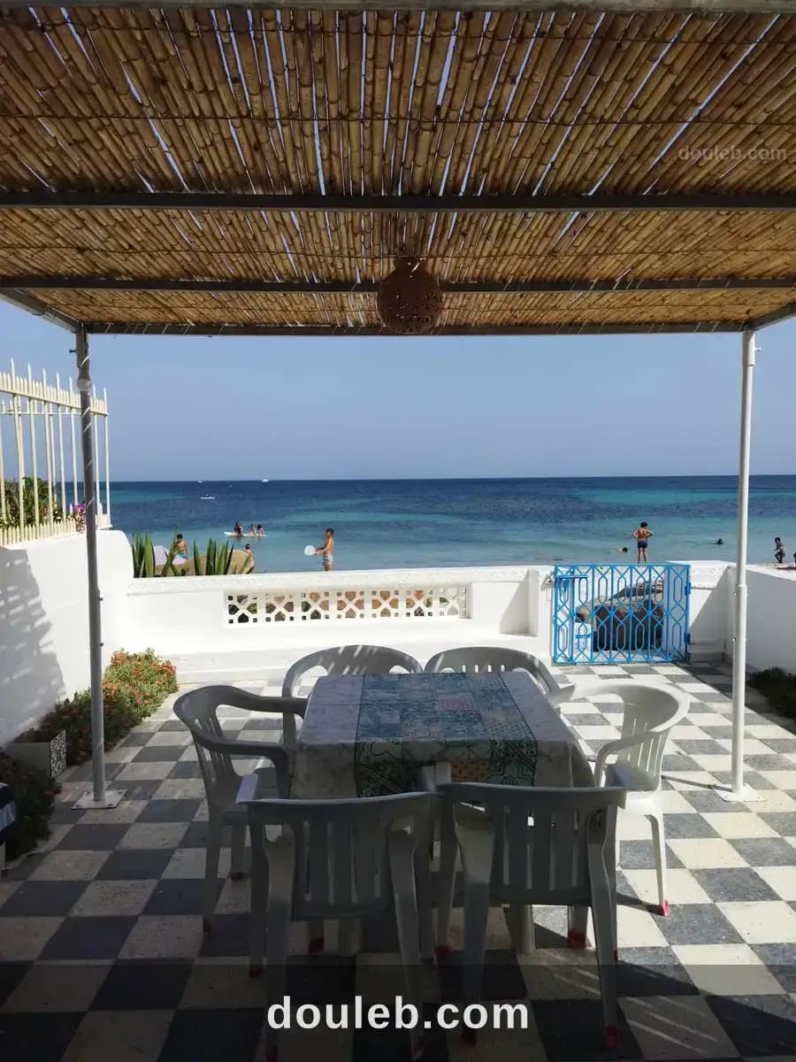 Maison kelibia plage pieds dans l'eau à Nabeul