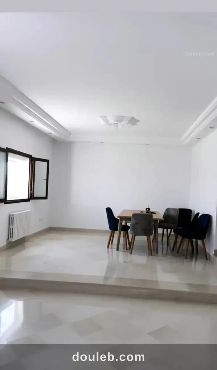 Joli étage de villa spacieux à Ariana